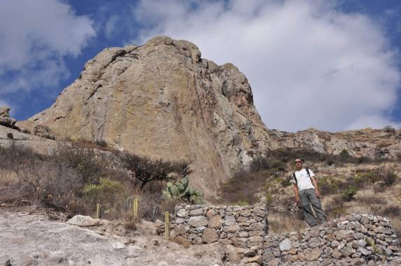 Caminhada na famosa Peña de Bernal, no México